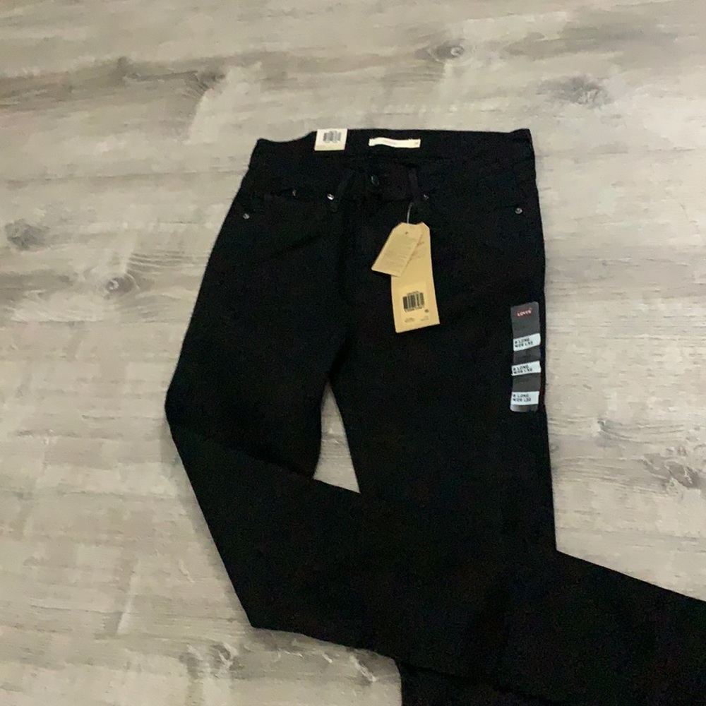 Women’s mid rise Levi’s skinny jeans